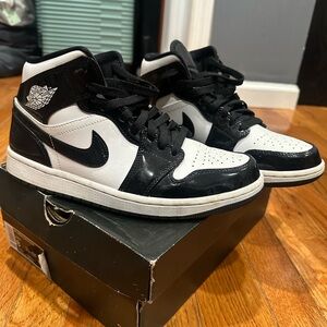 Nike Black and White Sneakers